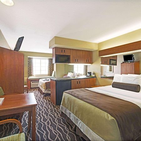 Отель Super 8 By Wyndham San Antonio Downtown Ne Экстерьер фото