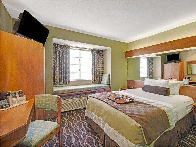 Отель Super 8 By Wyndham San Antonio Downtown Ne Экстерьер фото