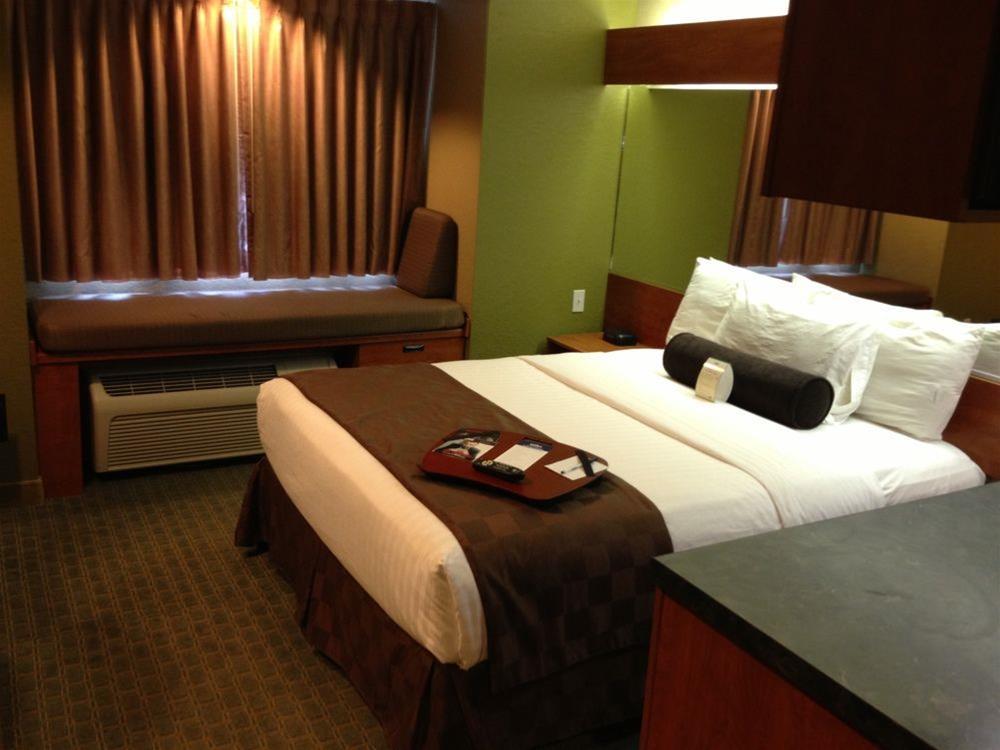 Отель Super 8 By Wyndham San Antonio Downtown Ne Экстерьер фото