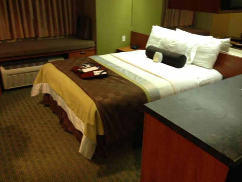 Отель Super 8 By Wyndham San Antonio Downtown Ne Экстерьер фото